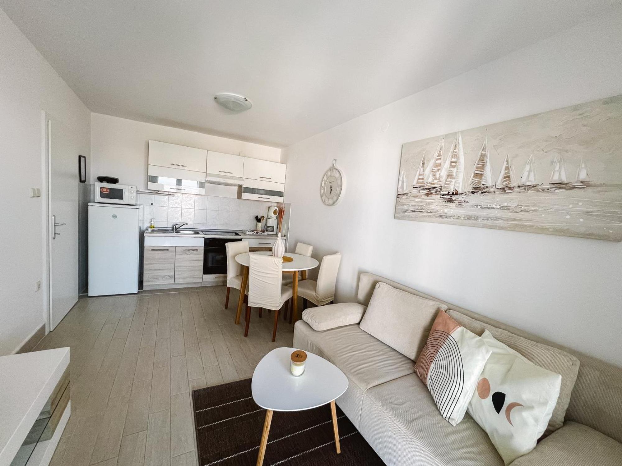 Modern Apartment In The Heart Of 니바이스 외부 사진