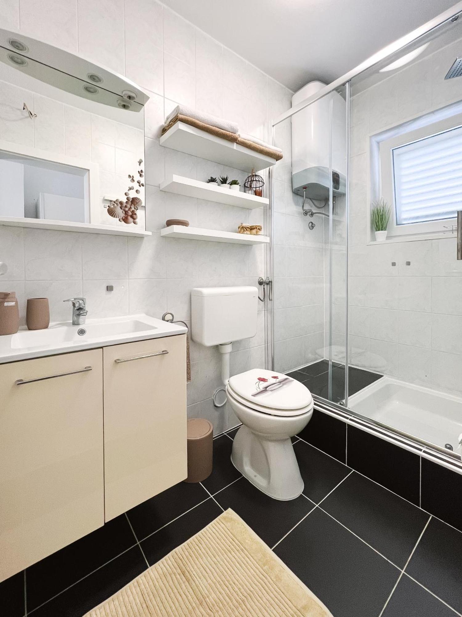 Modern Apartment In The Heart Of 니바이스 외부 사진