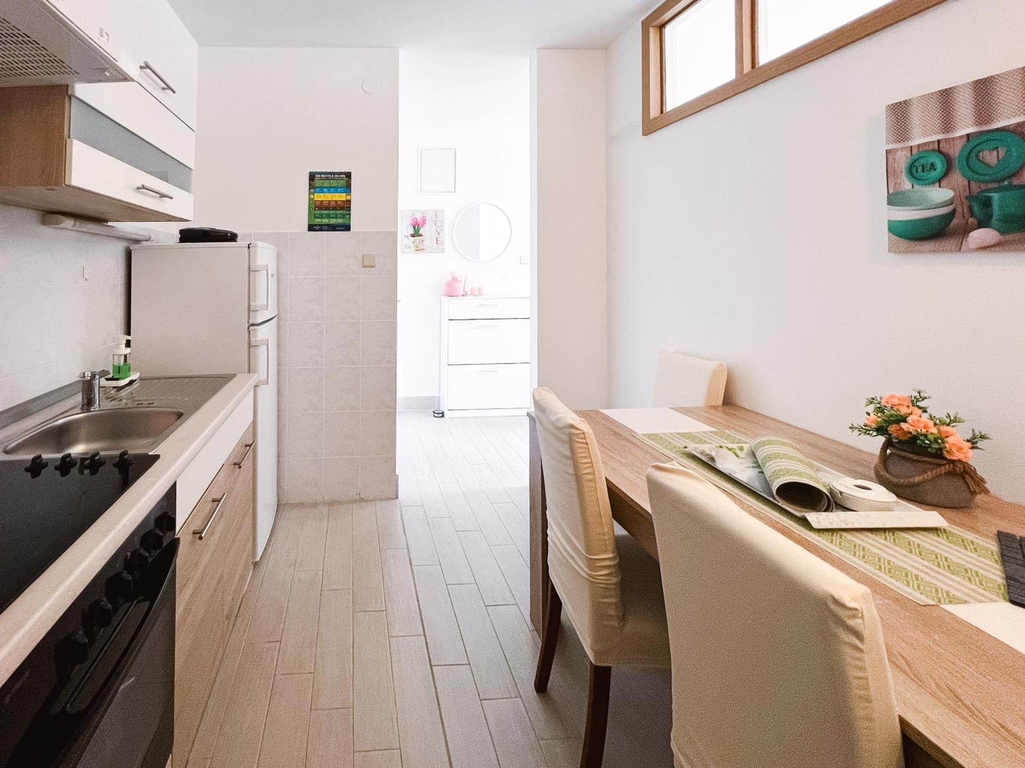Modern Apartment In The Heart Of 니바이스 외부 사진